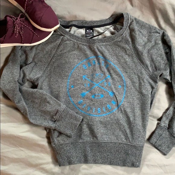 Oakley Sweaters - 💪🏼Oakley crop crew sweater Oakley Sweaters - 💪🏼Oakley crop crew sweater